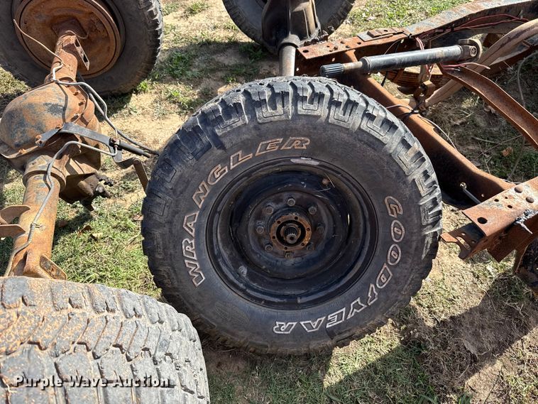 image for item EU5353 1985 Chevrolet D30 pickup truck cab and chassis