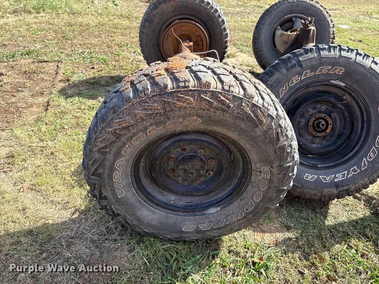 image for item EU5353 1985 Chevrolet D30 pickup truck cab and chassis