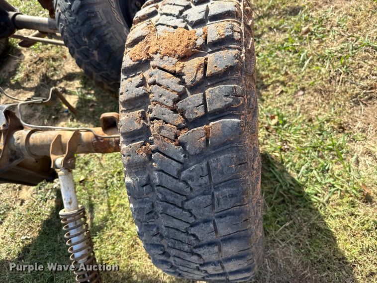 image for item EU5353 1985 Chevrolet D30 pickup truck cab and chassis