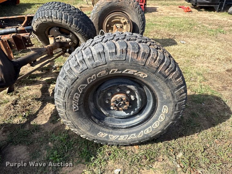 image for item EU5353 1985 Chevrolet D30 pickup truck cab and chassis