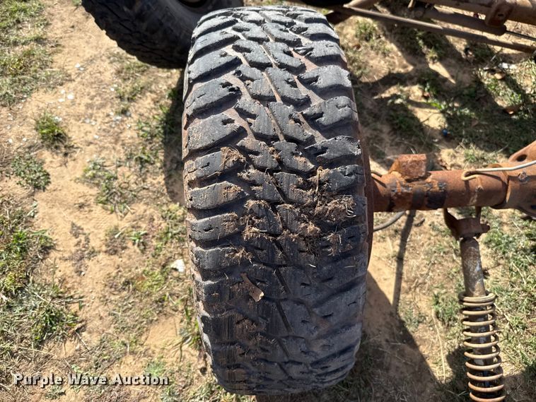 image for item EU5353 1985 Chevrolet D30 pickup truck cab and chassis