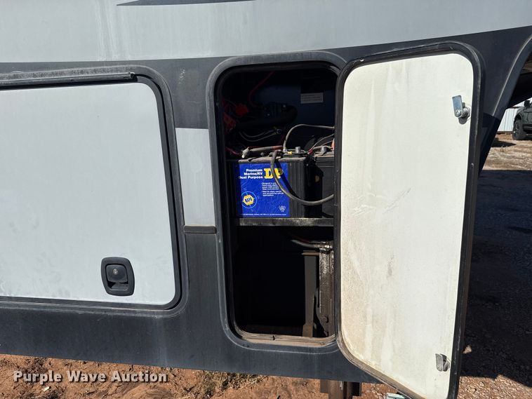 image for item EU5360 2017 Keystone FZ42317 toy hauler camper