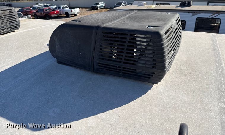 image for item EU5360 2017 Keystone FZ42317 toy hauler camper