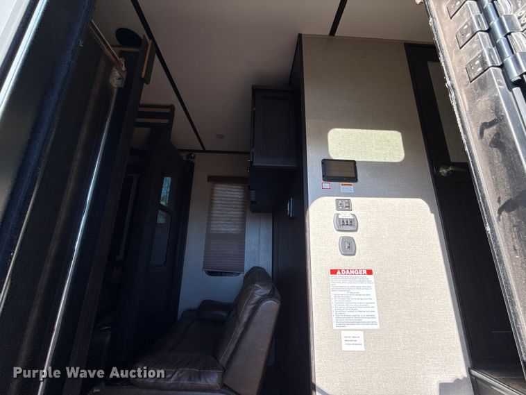 image for item EU5360 2017 Keystone FZ42317 toy hauler camper