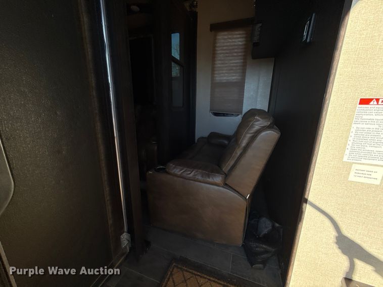 image for item EU5360 2017 Keystone FZ42317 toy hauler camper