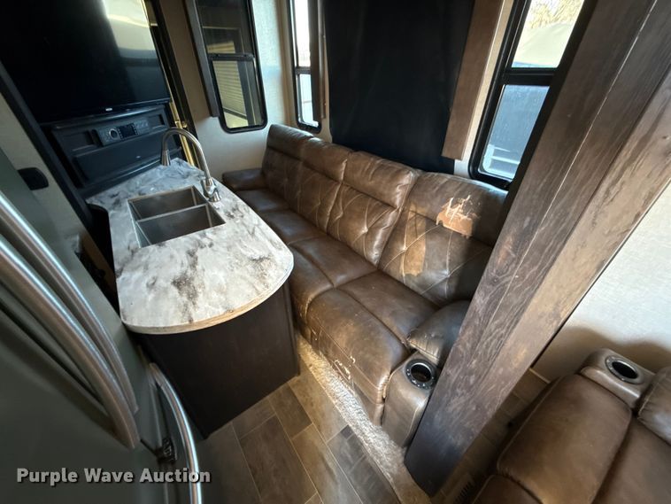 image for item EU5360 2017 Keystone FZ42317 toy hauler camper