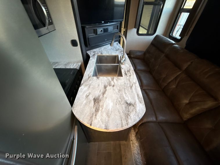 image for item EU5360 2017 Keystone FZ42317 toy hauler camper