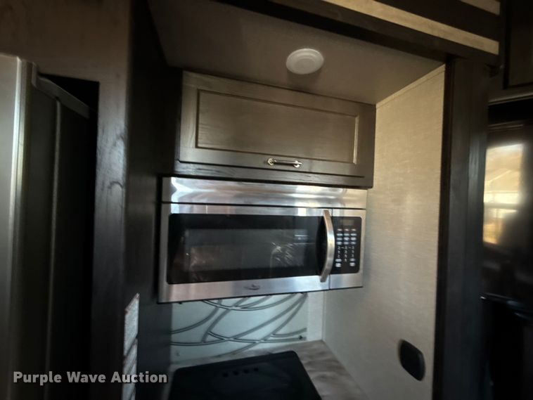 image for item EU5360 2017 Keystone FZ42317 toy hauler camper