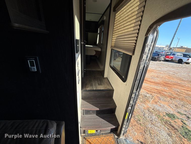 image for item EU5360 2017 Keystone FZ42317 toy hauler camper