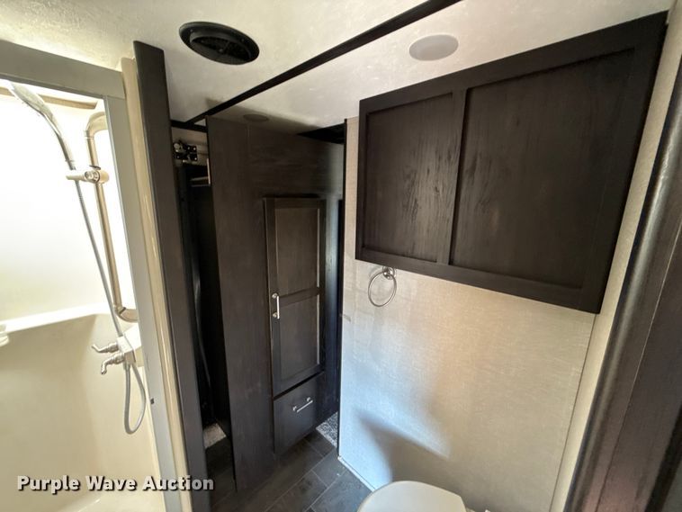 image for item EU5360 2017 Keystone FZ42317 toy hauler camper