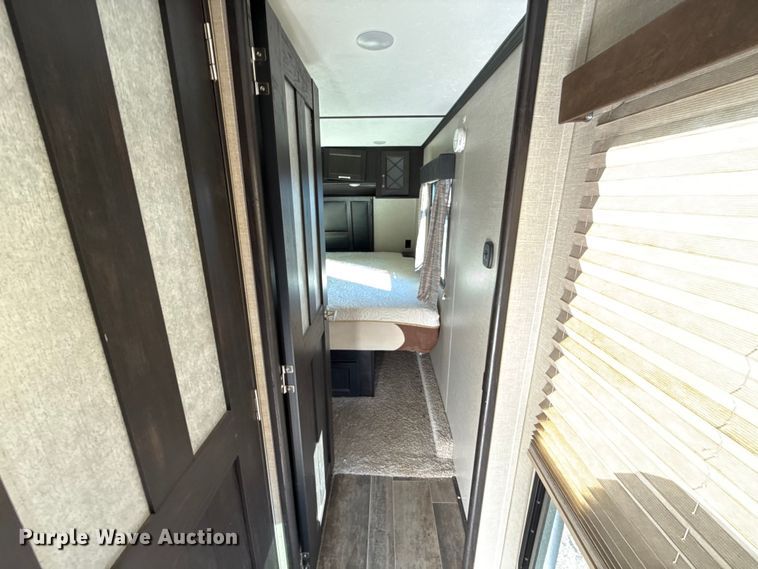 image for item EU5360 2017 Keystone FZ42317 toy hauler camper