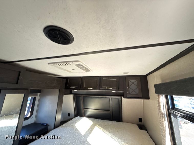 image for item EU5360 2017 Keystone FZ42317 toy hauler camper