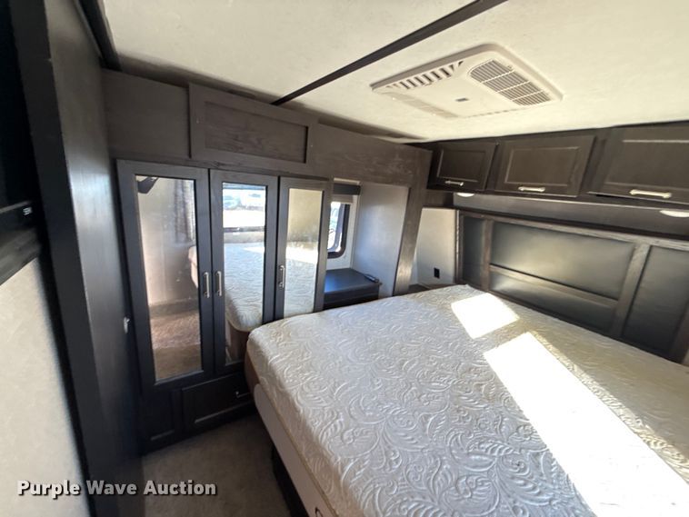 image for item EU5360 2017 Keystone FZ42317 toy hauler camper