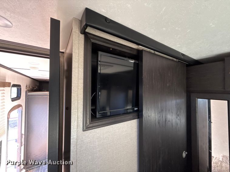 image for item EU5360 2017 Keystone FZ42317 toy hauler camper