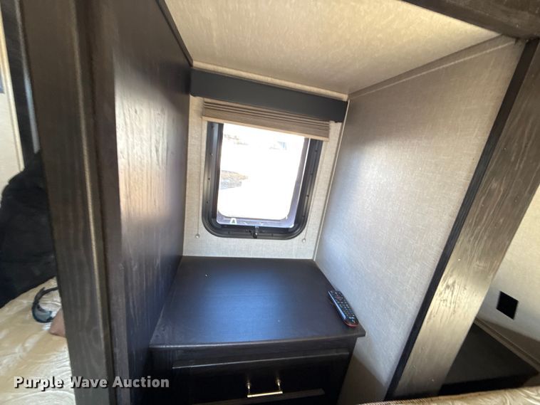 image for item EU5360 2017 Keystone FZ42317 toy hauler camper