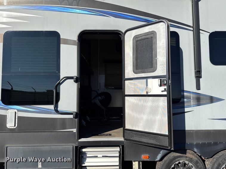 image for item EU5360 2017 Keystone FZ42317 toy hauler camper