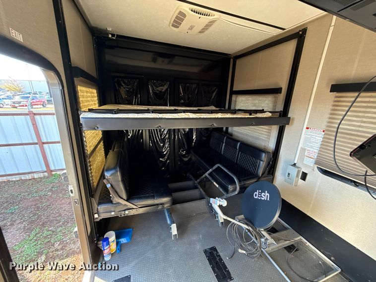 image for item EU5360 2017 Keystone FZ42317 toy hauler camper