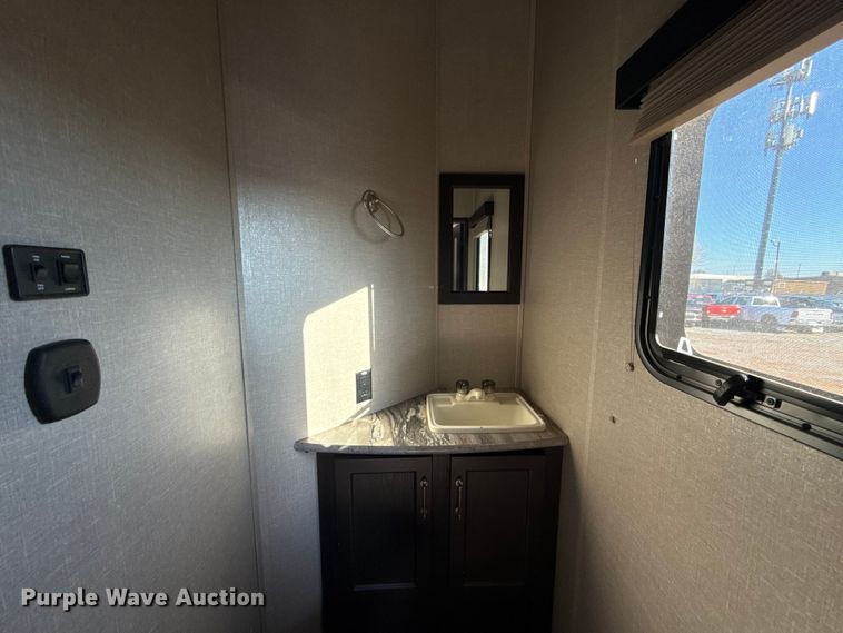 image for item EU5360 2017 Keystone FZ42317 toy hauler camper