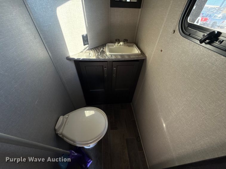 image for item EU5360 2017 Keystone FZ42317 toy hauler camper