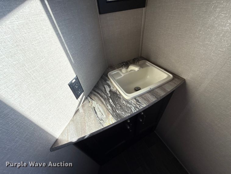 image for item EU5360 2017 Keystone FZ42317 toy hauler camper