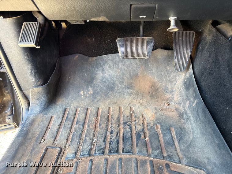 image for item EU5399 2016 RAM 3500 Crew Cab flatbed pickup truck