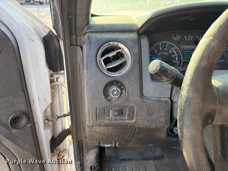 image for item EU5426 2013 Ford F150 XLT SuperCrew pickup truck