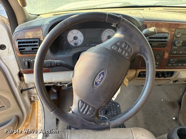 image for item EU5428 2007 Ford F250 Super Duty Crew Cab pickup truck