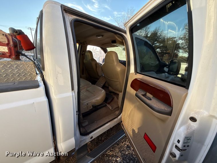 image for item EU5428 2007 Ford F250 Super Duty Crew Cab pickup truck