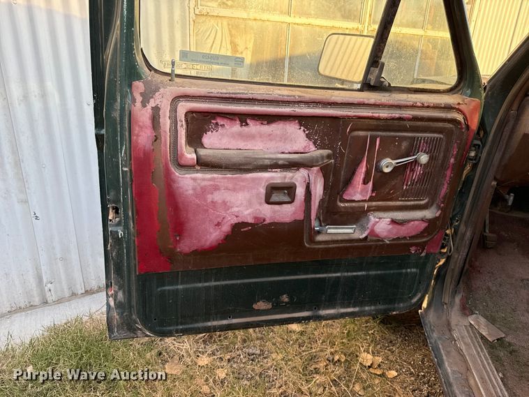 image for item EU5429 1980 Ford F250 pickup truck