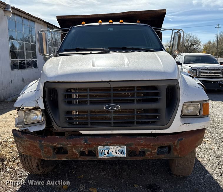 image for item EU5431 2000 Ford F-750 dump truck