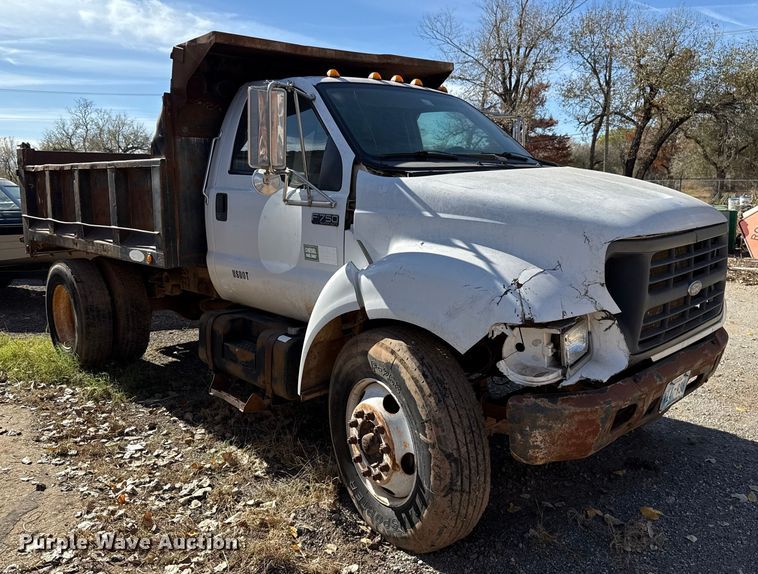 image for item EU5431 2000 Ford F-750 dump truck