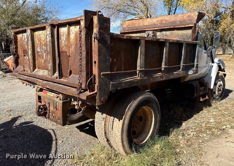 image for item EU5431 2000 Ford F-750 dump truck