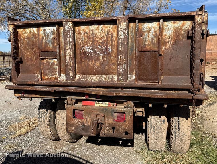 image for item EU5431 2000 Ford F-750 dump truck