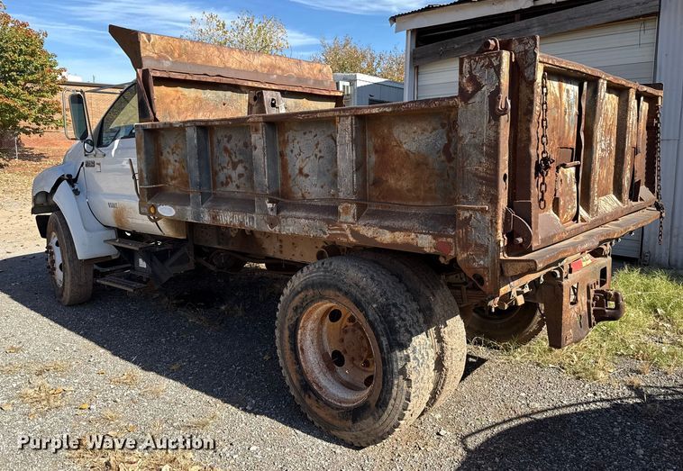 image for item EU5431 2000 Ford F-750 dump truck