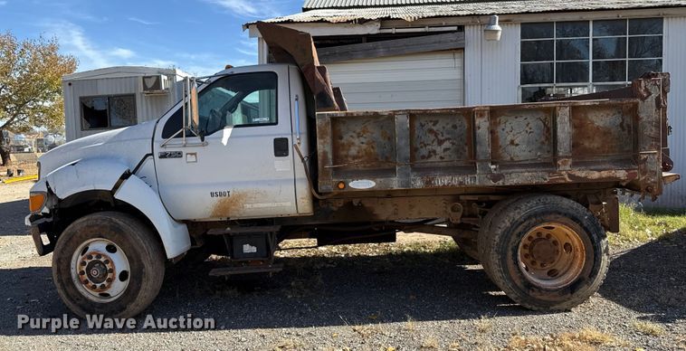 image for item EU5431 2000 Ford F-750 dump truck