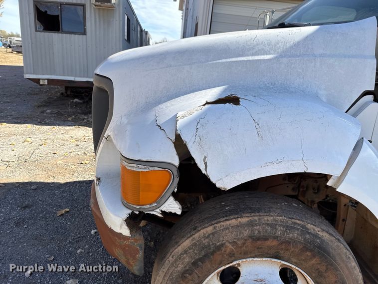 image for item EU5431 2000 Ford F-750 dump truck