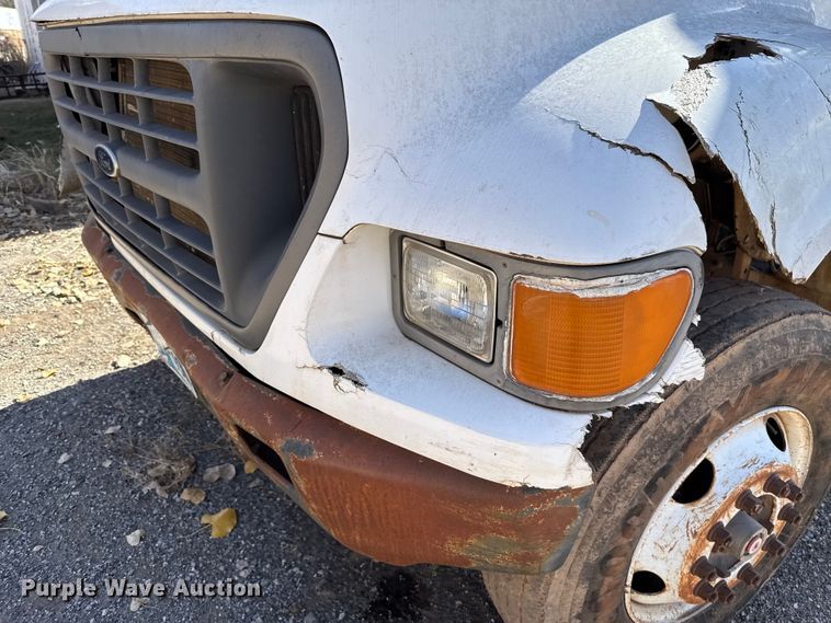 image for item EU5431 2000 Ford F-750 dump truck