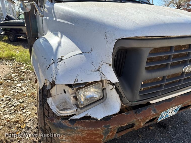 image for item EU5431 2000 Ford F-750 dump truck