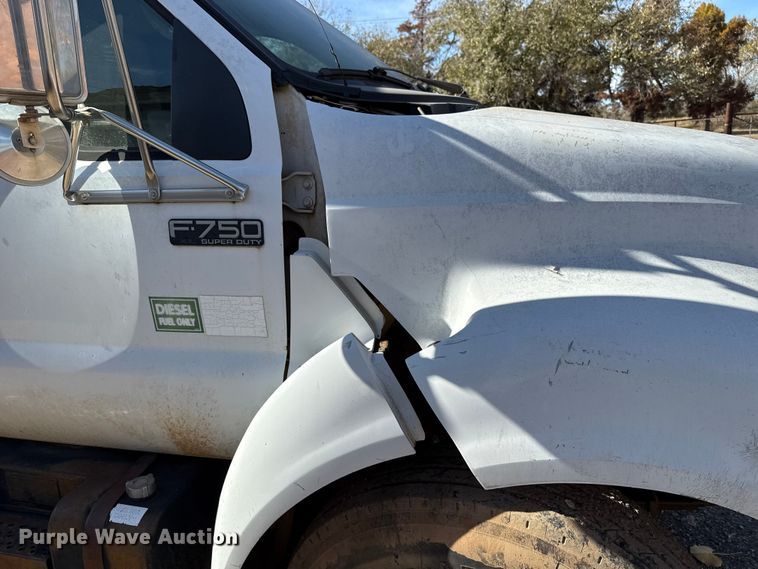 image for item EU5431 2000 Ford F-750 dump truck