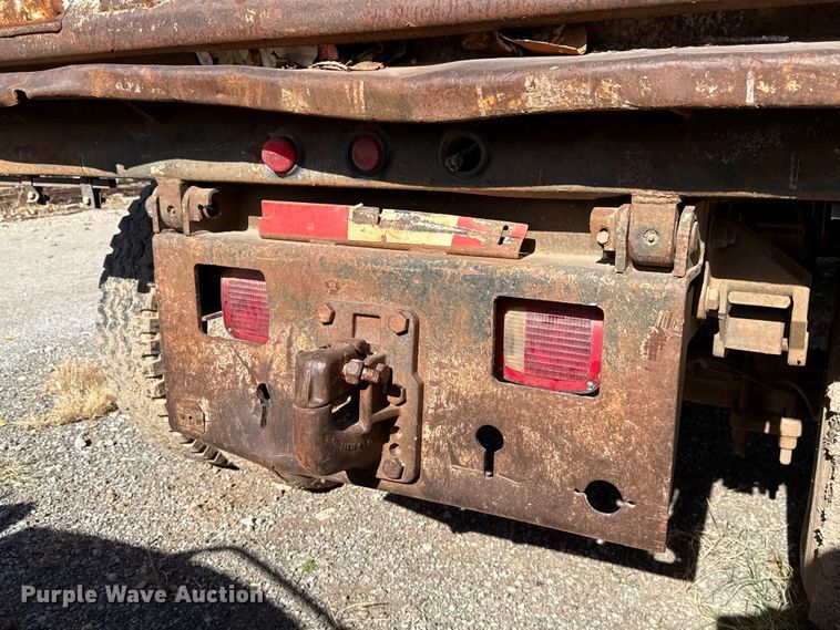 image for item EU5431 2000 Ford F-750 dump truck