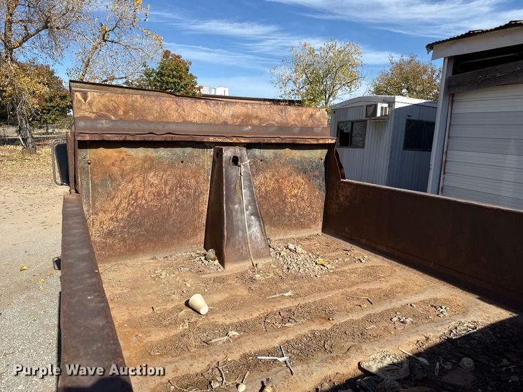 image for item EU5431 2000 Ford F-750 dump truck