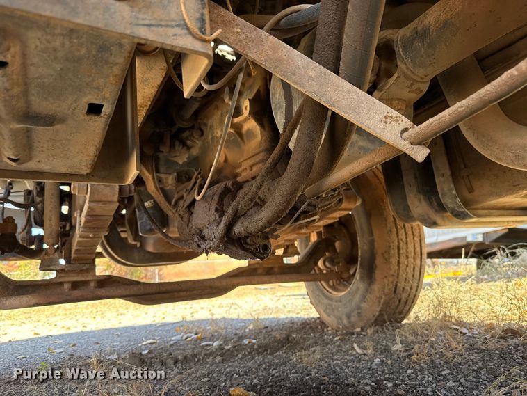 image for item EU5431 2000 Ford F-750 dump truck