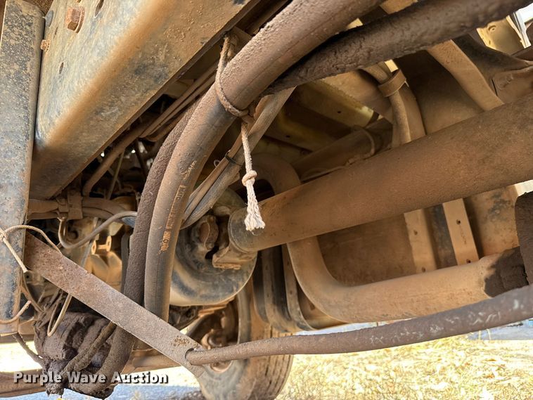 image for item EU5431 2000 Ford F-750 dump truck