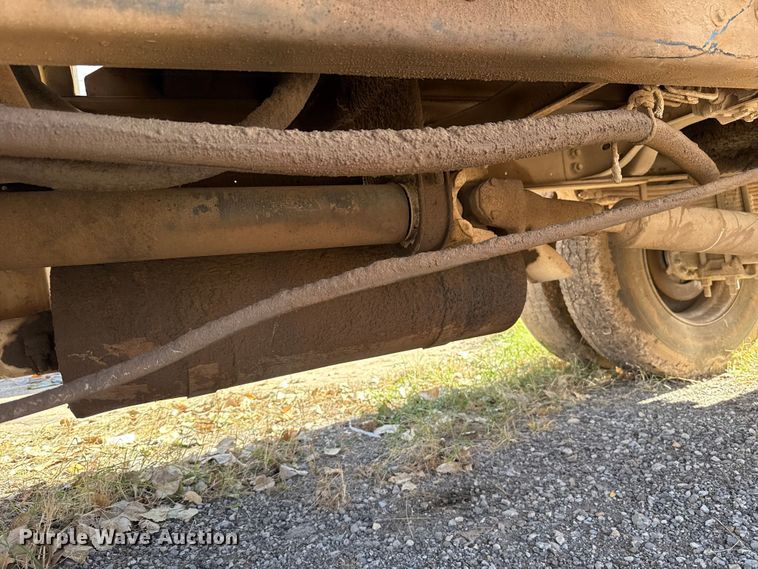 image for item EU5431 2000 Ford F-750 dump truck