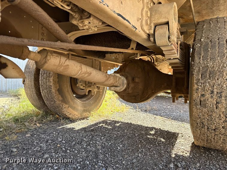 image for item EU5431 2000 Ford F-750 dump truck