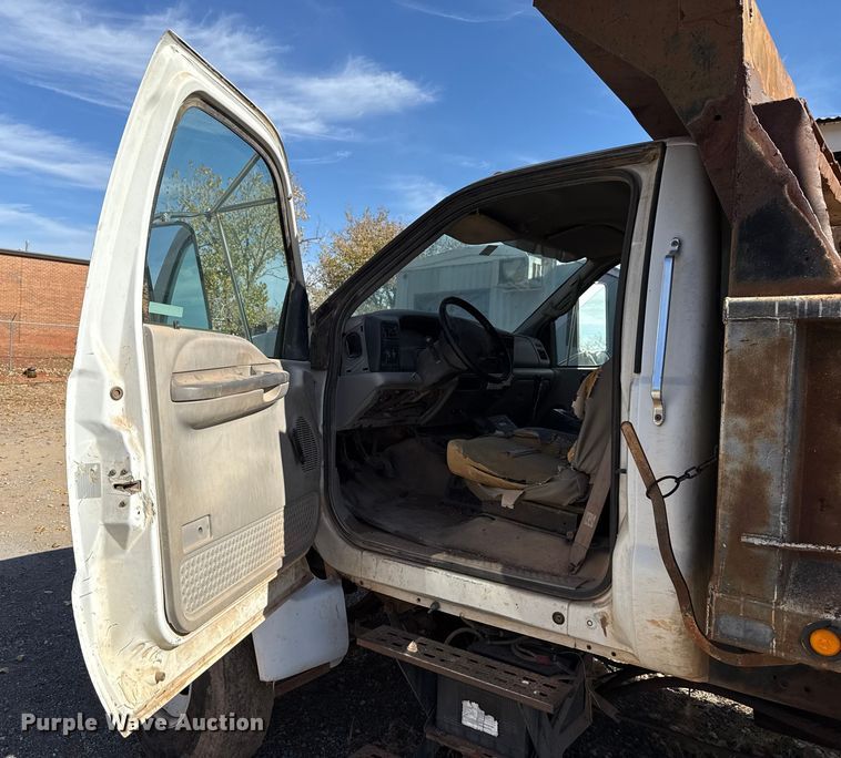 image for item EU5431 2000 Ford F-750 dump truck