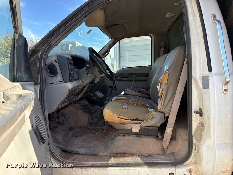 image for item EU5431 2000 Ford F-750 dump truck