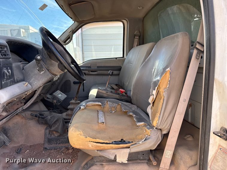 image for item EU5431 2000 Ford F-750 dump truck