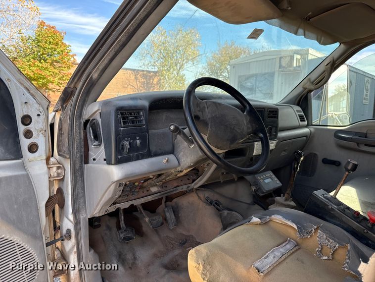 image for item EU5431 2000 Ford F-750 dump truck