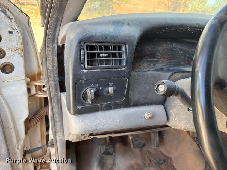 image for item EU5431 2000 Ford F-750 dump truck